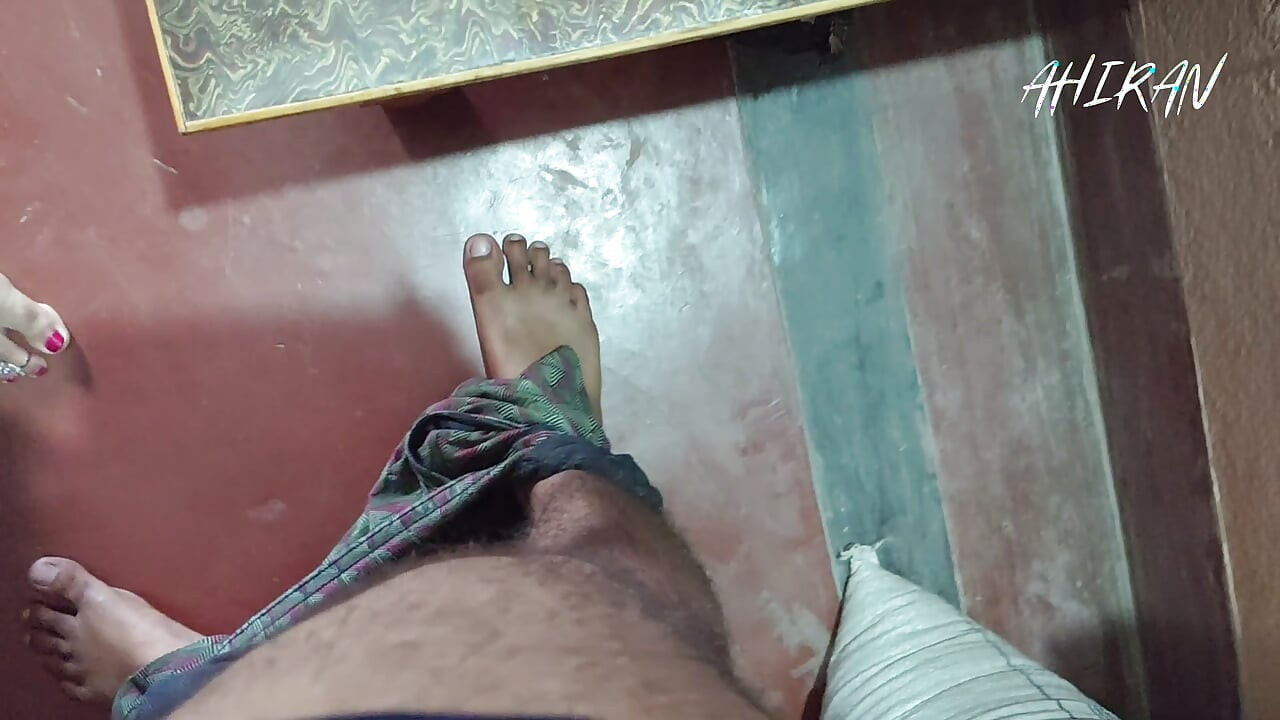Jóvenes parejas indias juegan con el culo y el coño o el pene