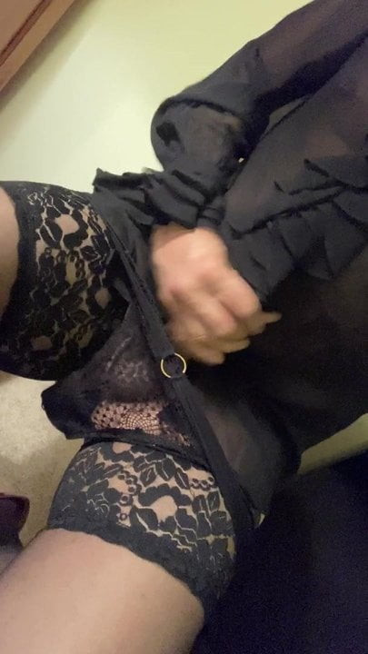 sissy crossdresser jerking
