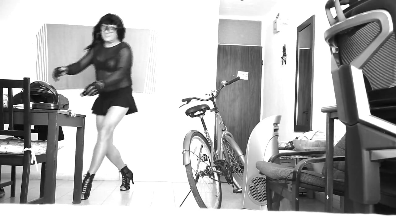Travestiet klaar op de fiets