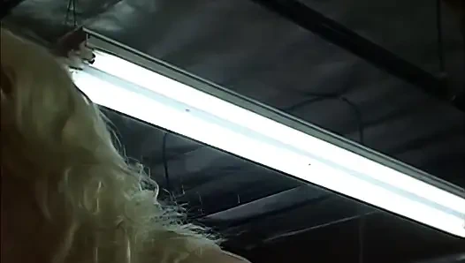 Два члена застряли в моей киске на работе