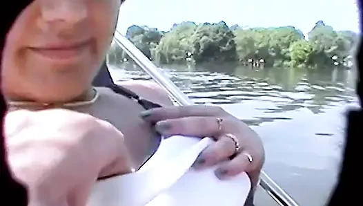 Perjalanan perahu tanpa celana dalam
