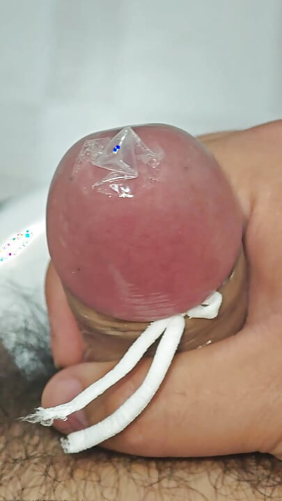 用带子绑住我的鸡巴，射在避孕套里（请喜欢我，如果你想被更多人看到，请看det