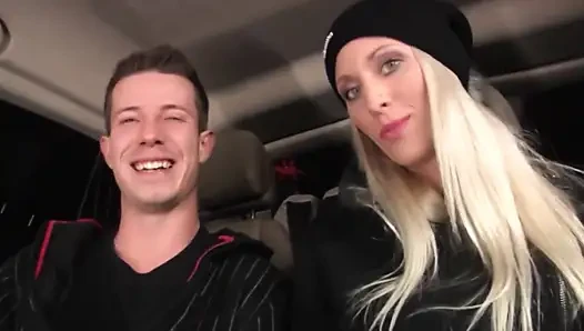 Blondine Hart Gefickt Im Fickbus