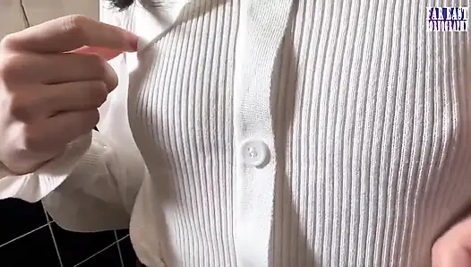 Прогулка с голым соском, где переполненные глаза искры горячий, тугий пик на ее взводной стадии кончиков.2