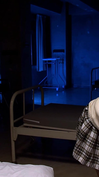 Studentă japoneză de 18 ani futută de măicuțe și doctori în spital