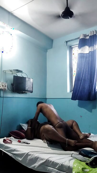 Sejal bhabhi apne pati ke sath hotel room me hard-core chudai kiya