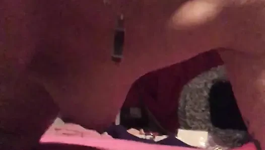 При сжимаии металлический шарик может сделать вам оргазм. Полное видео!