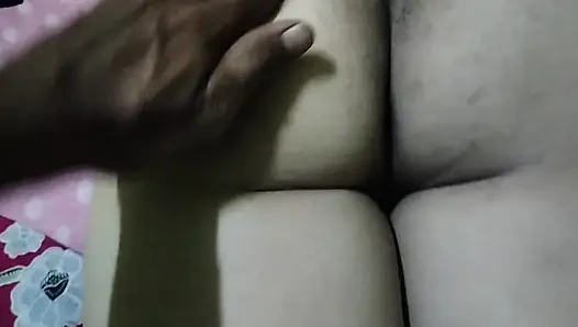 Aku tidak tahan dengan keindahan tubuhmu