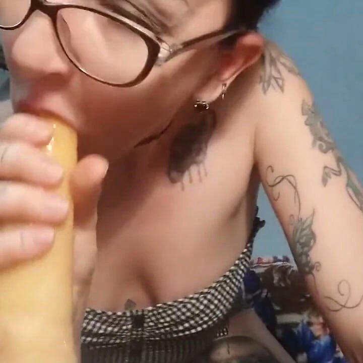 Skinny Hot MILF Needs Your Bigload