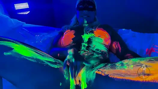 Işıklar Aşağı, Parlıyor