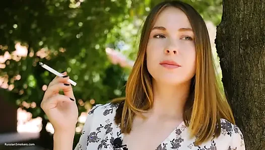 Evgeniya güçlü 120 mm sigara içiyor