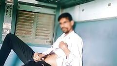 インドの列車公共セックスセクシーヌード男性