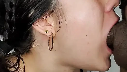 Mi si tetangga imut nyepong kontolku sampai tenggorokan - crot sperma dan nyepong kontol sampai tenggorokan