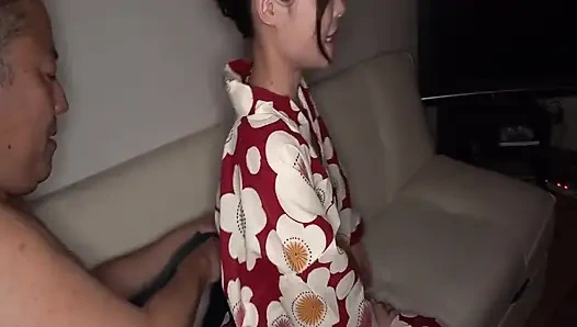 Летняя ночь Sparkler Память с Hiyori превращается в игривую и интимную встречу на дому при посещении