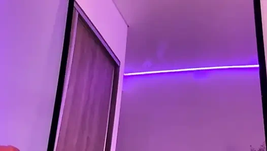 Ringkasan stream. Kamu bisa nonton aku nggak di rumah