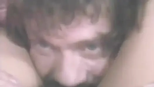 Französische schlampen mit verbundenen augen haben gesichtsbesamungen im vierer