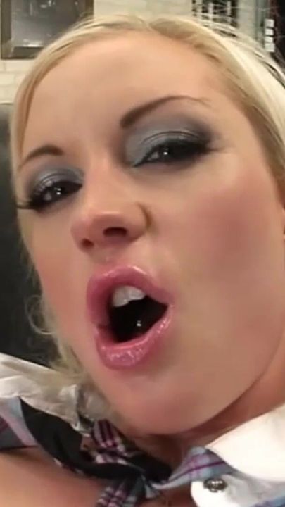 EURO Cum Swallowing, Cum Swapping Μασκαρεμένο με Sophie Logan, Jessica Night και Lauro Giotto 1