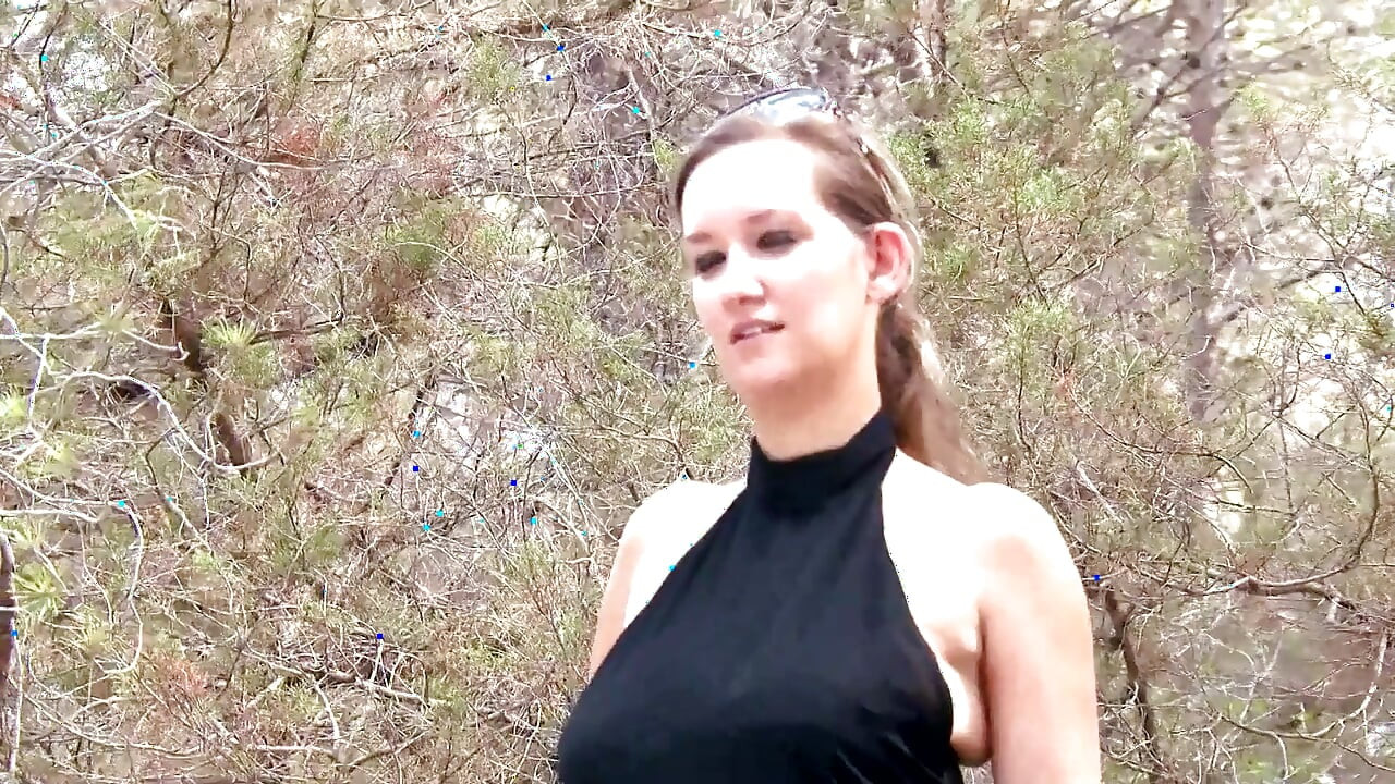 Djevojka s velikom guzicom i velikim sisama jebana u šumi