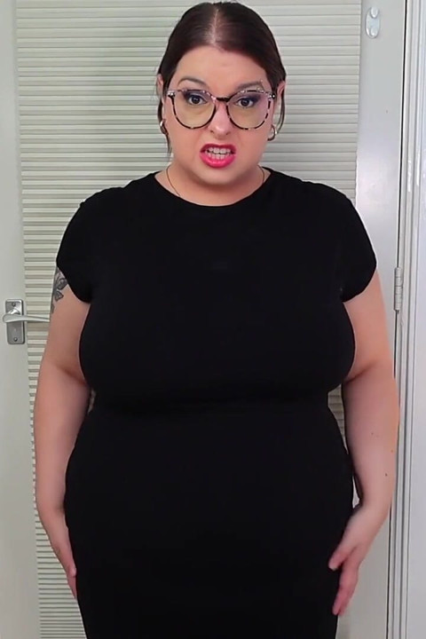 Szkolenie sprzedażowe - uczysz swoją sprzedawczynię Frumpy Sydney krzyczy, jak wykorzystać jej wygląd i ciało, aby uzyskać to, czego chce