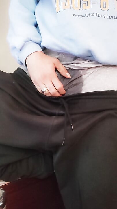 Șosete umede, împuțite, lenjerie intimă. Scroafă ultra murdară