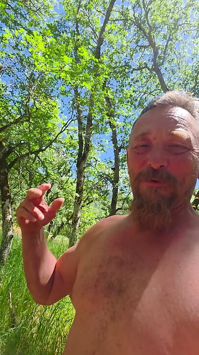 Тя има нужда от помощ, за да се измъкне от себе си
