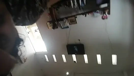 Beschwiegertochter Bettelt Um Die Milch Des Schwiegervaters, Ehemann Arbeitet