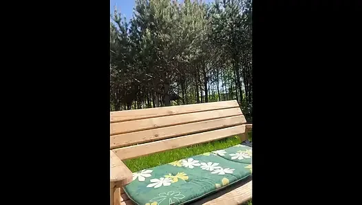 Üniversite üniformalı üvey kız seni ayaklarına oturtuyor ve orgazm olmak için onu ovuyor