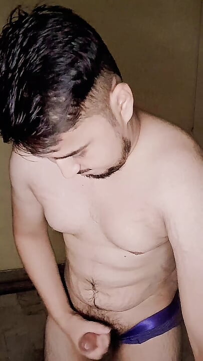 Chaddi mein fist maari di