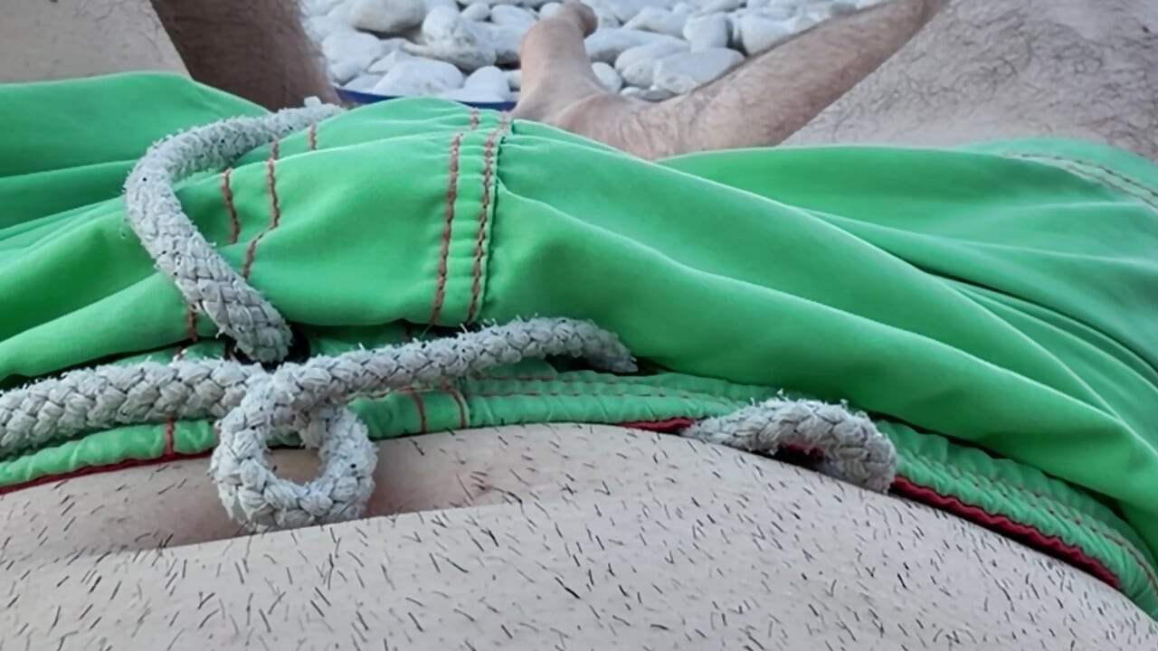 冒险海滩玩乐 - 海边Naughty假期瞬间，含射精