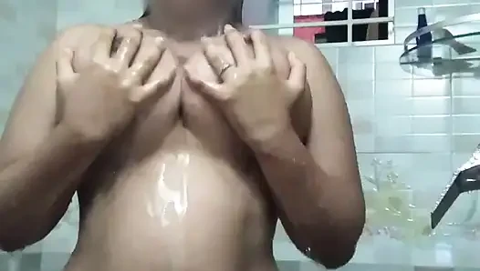 Gadis besar desi mandi