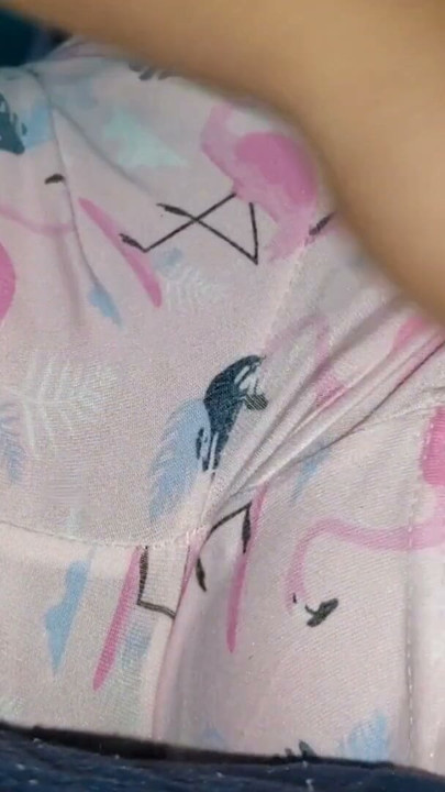 Desi bhabhi tocando os peitos da minha meia-irmã | Clipe 1