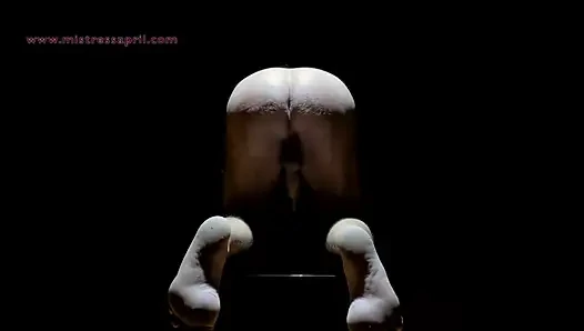 Dominatrix nyonya April - nuansa kesakitan