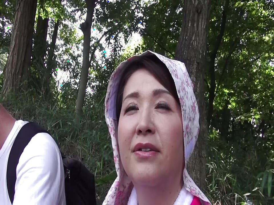 A123G07 O femeie matură care a aplicat pentru un AV doresc stimulare pentru a scăpa de frustrarea de viață rurale experiențe primul ei în trei și punctul culminant!