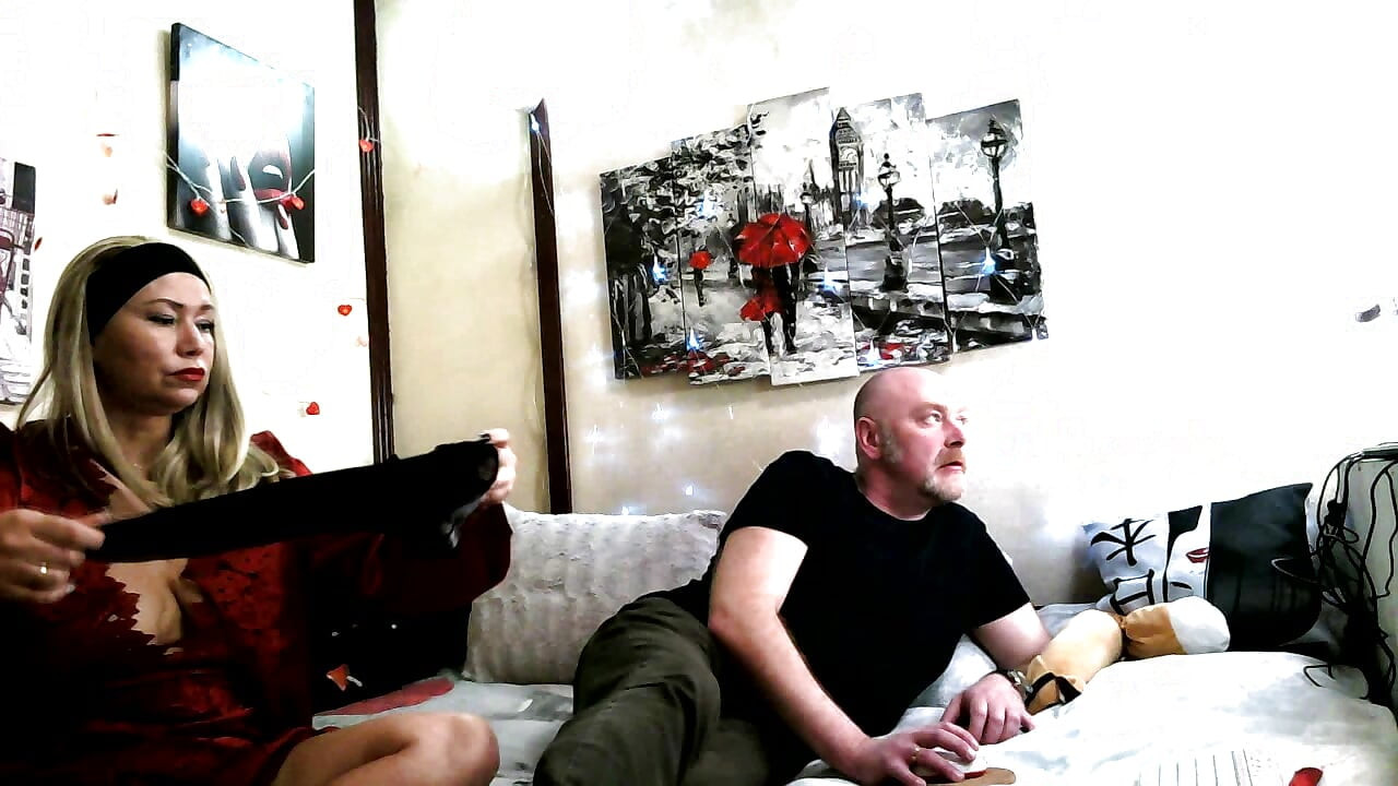 Blowjob, dogging, samtaler med modne ægtefæller, pik i fisse nærbillede og bare en smuk moden blondine med langt hår!