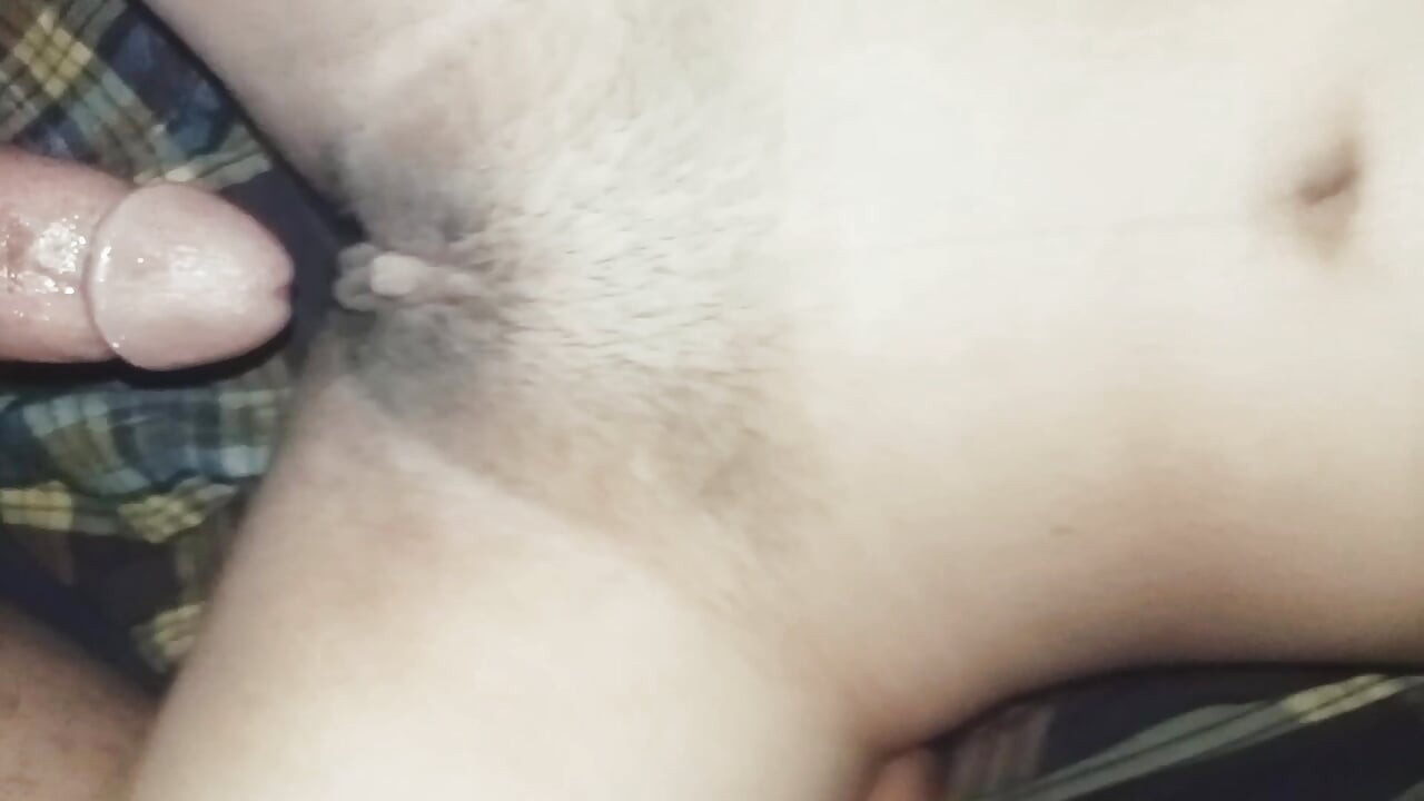 Er fickt zum ersten mal meine enge jungfräuliche muschi, meinen ersten monsterschwanz