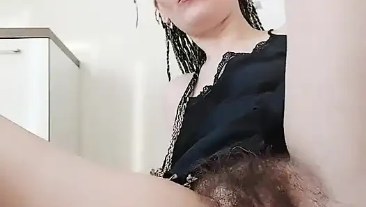 Fışkırtmalı kıllı amcık mastürbasyonu büyük amcık dudakları