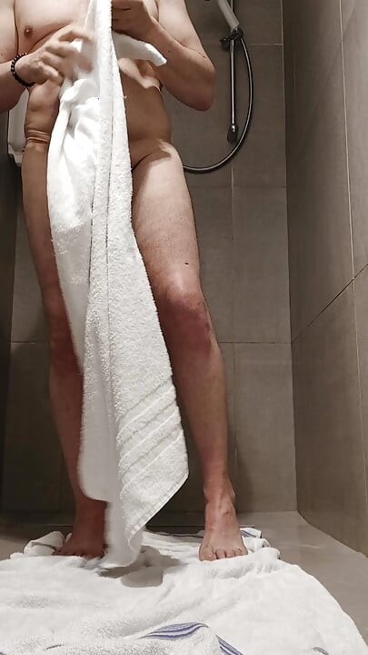 Branlette quotidienne sous la douche devant ma Webcam