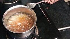 Video de preparación de té de ajo sin vestido - hablando tamil caliente