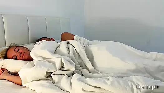 Pagi hotel terangsang - aku bangun untuknya sudah di dalam diriku