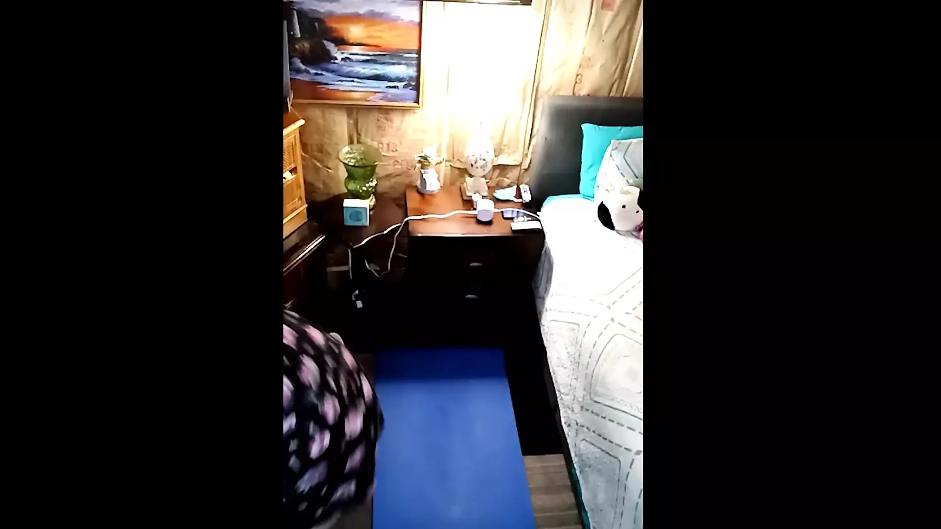 Vee gör morgonyoga och onanerar!