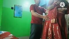 Desi xvideo, une Indienne sexy et romantique montre ses seins