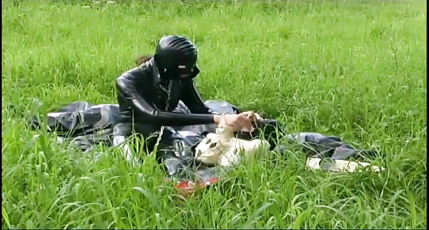 Ich präsentiere mein latex-fotoshooting mit meinen gestopften spielsachen