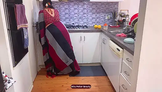 Самая горячая жена дези Saree занимается сексом с большой задницей, минет, трах в рот и громкая миссионерская поза