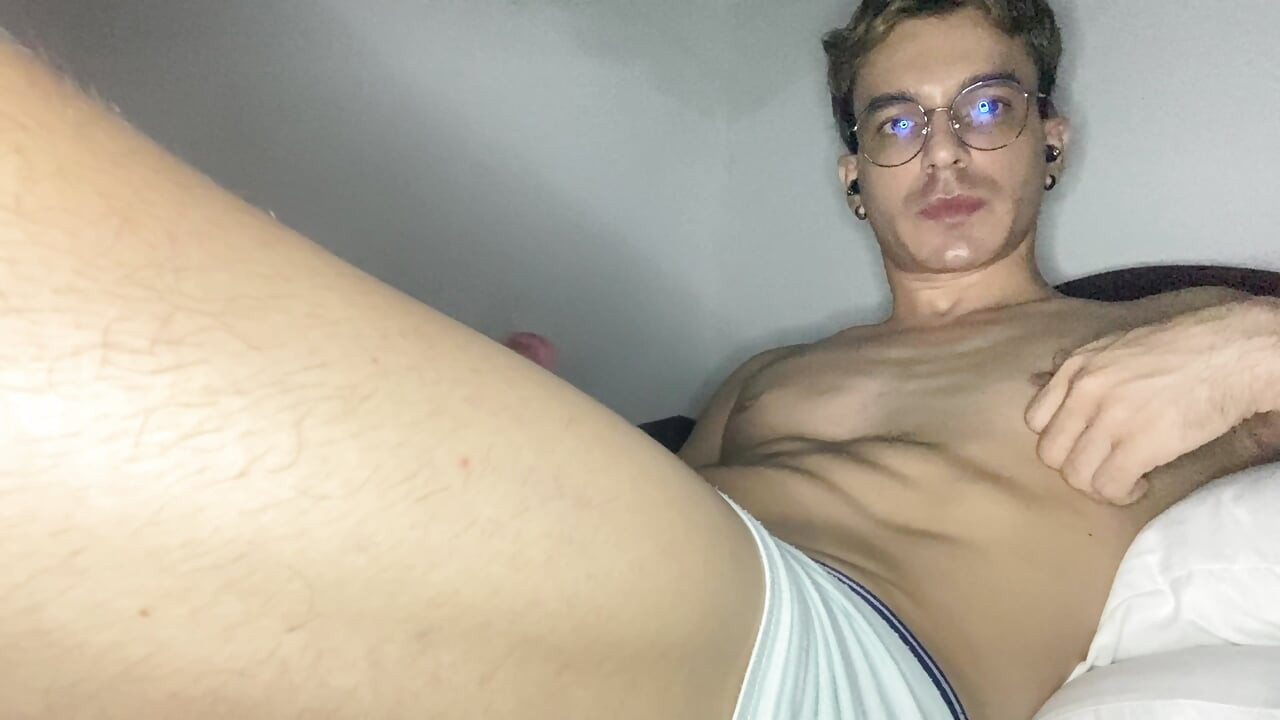 FEMALE TWINK PLAYING WITH HIS PUSSY AND DILDO
