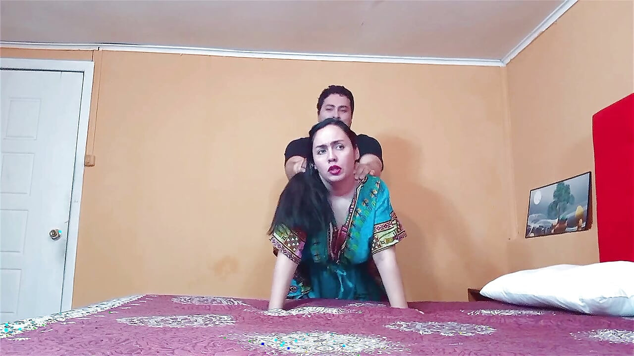 یک عمه هندی را تنها در خانه پیدا کردم و از پشت او را گاییدم.
