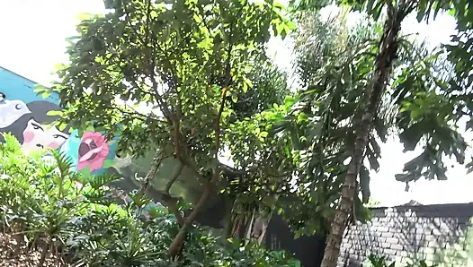 Cowok bertato ini ngentot cewek hot rambut cokelat di ruangan casting bokep pertamanya