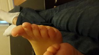 Her sexy pedicured feet, sexy soles toes show