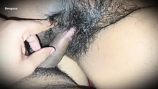 Тетушка дези трахается ночью, когда она одна дома