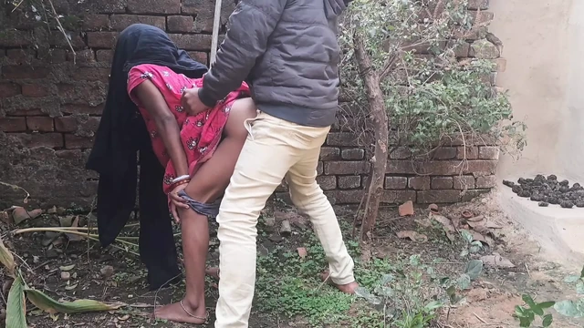 Bhabhi ki Ko Ghar Ke Bahar Me Pela