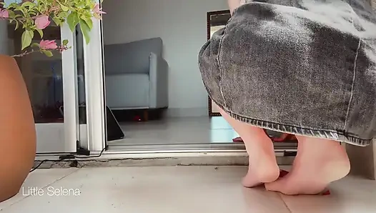 Balkonda tek başına sert anal yumruk sokma